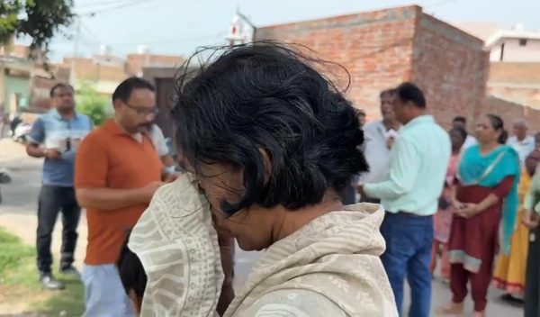 Cut the wife's hair
