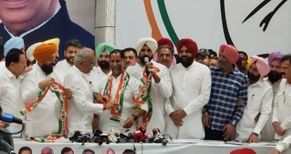 Anil Joshi joins Congress